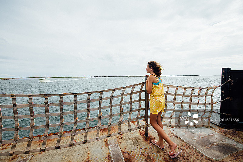 房车自驾游中的家庭图片素材