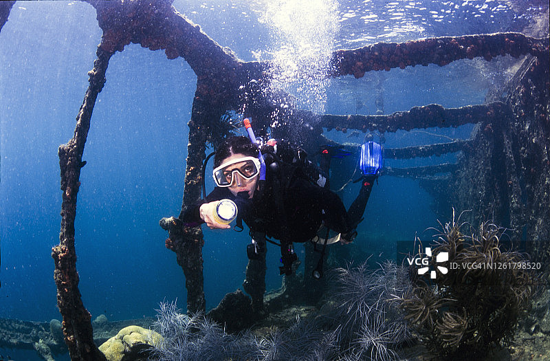 沉船潜水图片素材