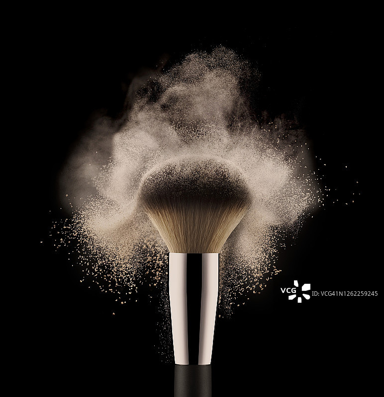 黑色背景上的化妆粉刷特写图片素材