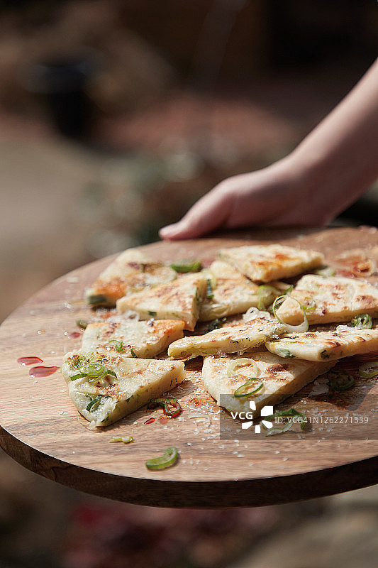 烤大葱奶酪面条汤图片素材