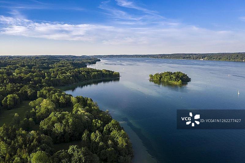 德国上巴伐利亚施塔恩贝格湖玫瑰岛航拍图片素材