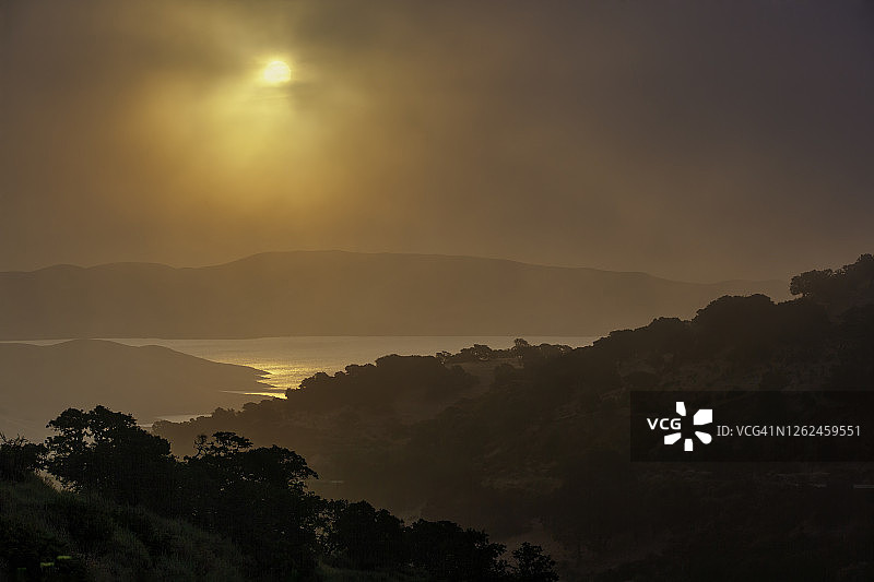 加利福尼亚州圣路易斯水库的日出图片素材