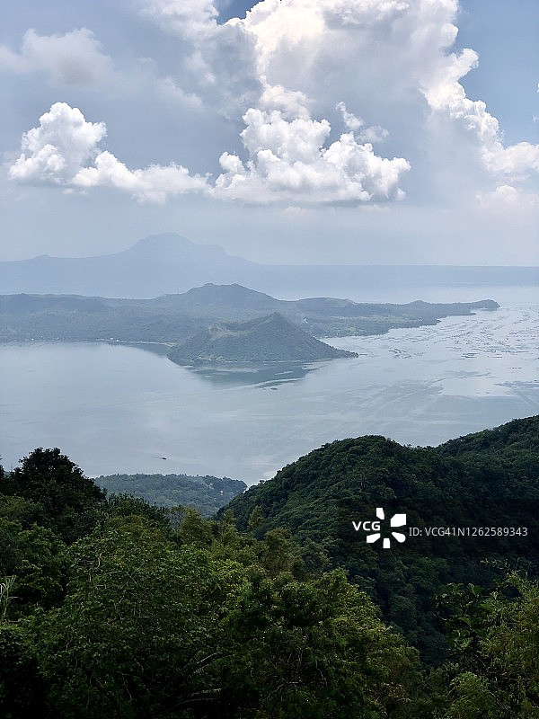塔尔火山图片素材
