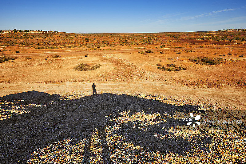 澳大利亚内陆红色沙漠景观，蛋白石矿区，白色悬崖图片素材