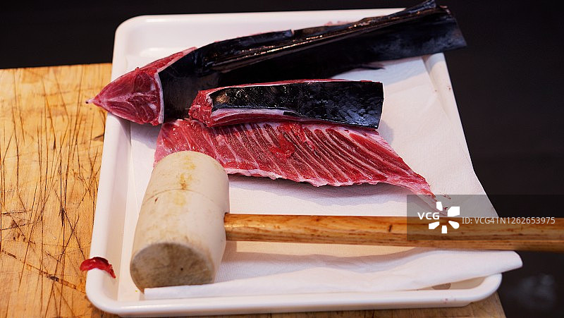 新鲜生金枪鱼块图片素材