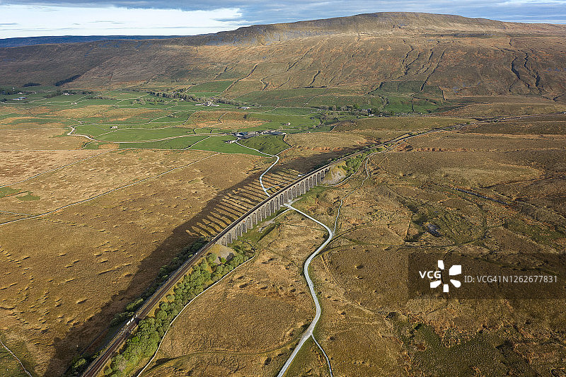 Ribblehead高架桥鸟瞰，II级保护建筑图片素材