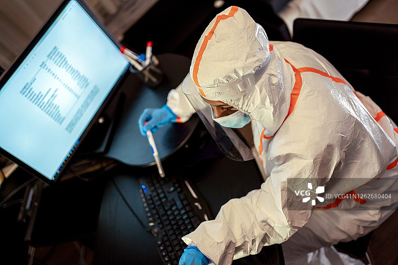 新冠病毒抗体研究实验室中的科学家图片素材