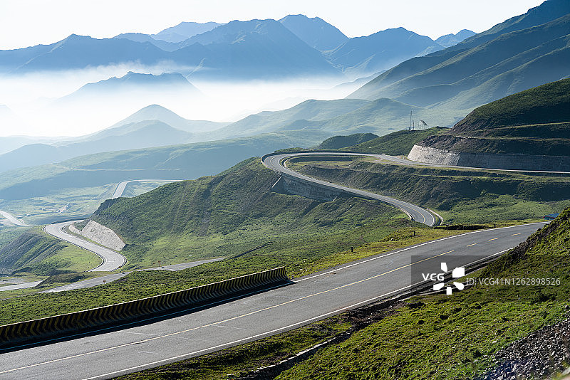 蜿蜒的道路图片素材