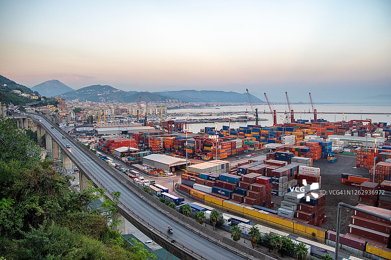 意大利坎帕尼亚萨莱诺日落全景图片素材