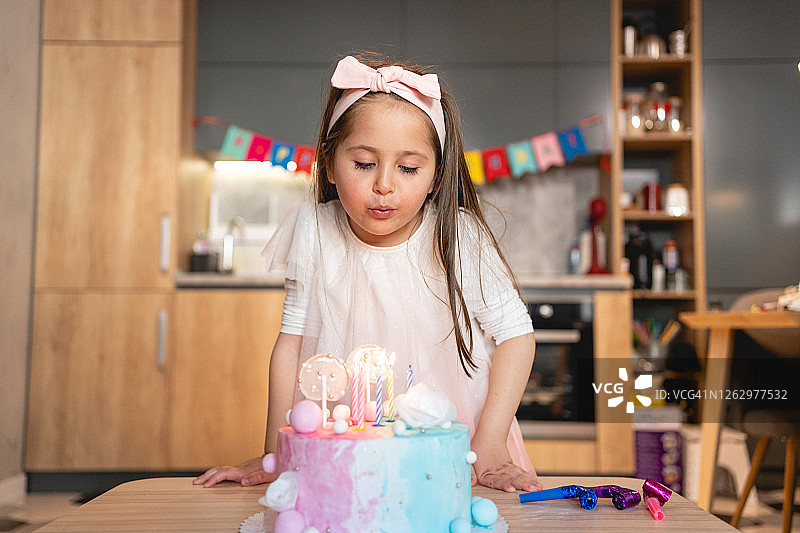 希望下次生日朋友们能来图片素材