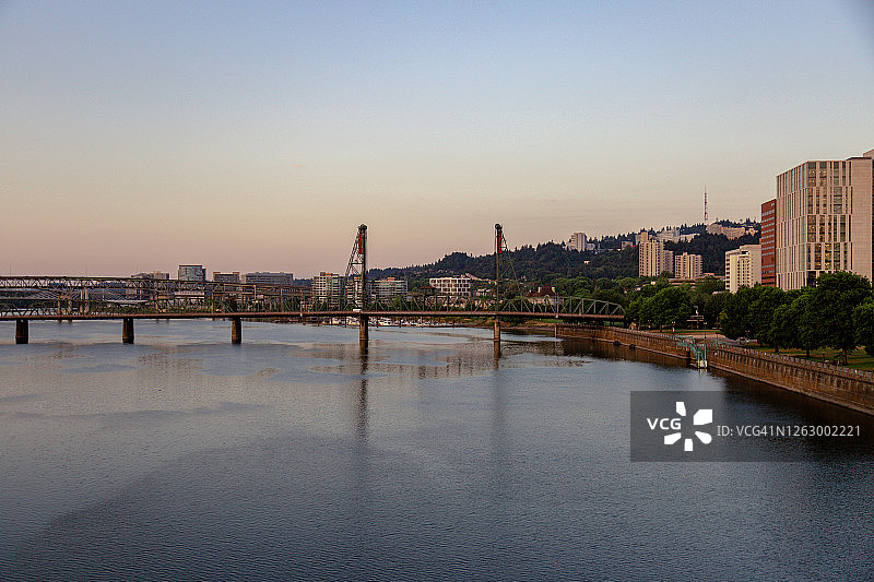 俄勒冈州波特兰市中心天际线日出图片素材
