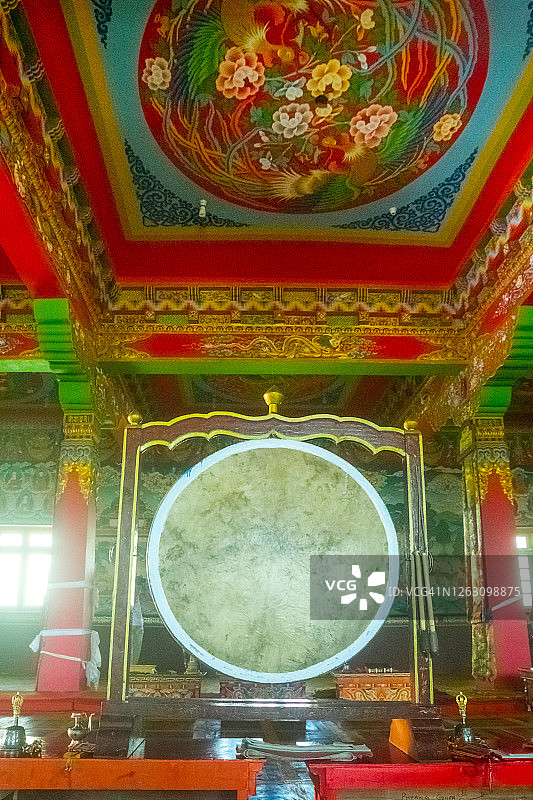佛教寺院内的祈祷鼓图片素材