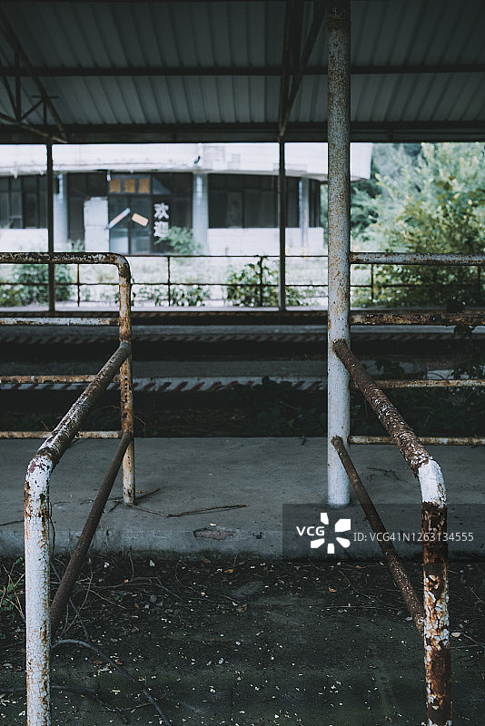 废弃的明代陵墓九龙游乐园图片素材