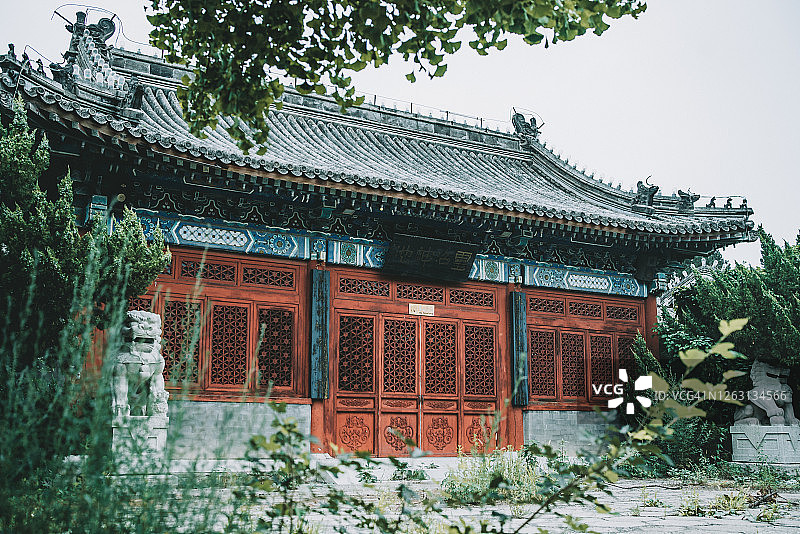 废弃的明代陵墓九龙游乐园图片素材