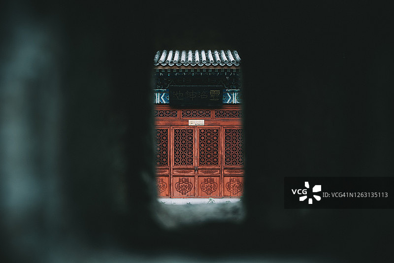 废弃的明代陵墓九龙游乐园图片素材