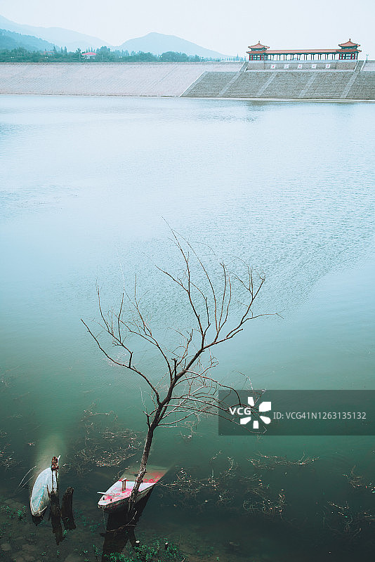 废弃的明代陵墓九龙游乐园图片素材