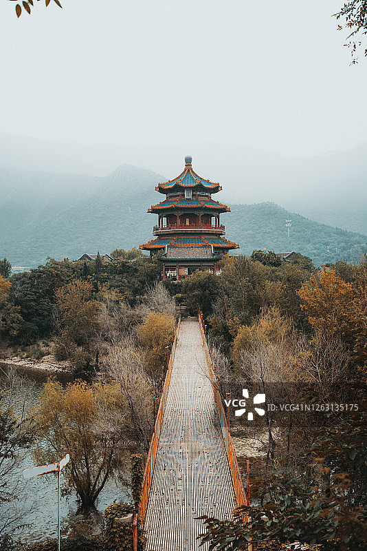 废弃的明代陵墓九龙游乐园图片素材