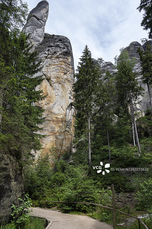阿德尔斯巴赫和泰普利采岩石图片素材