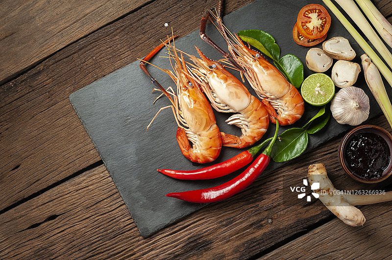 泰式冬阴功鲜虾酸辣汤图片素材