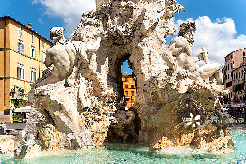 意大利罗马纳沃纳广场的喷泉雕像细节图片素材