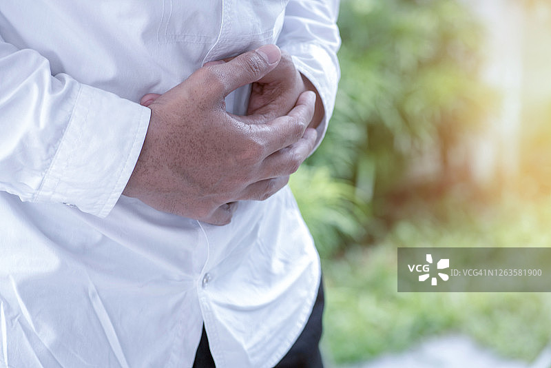 商人因细菌感染而胃痛图片素材