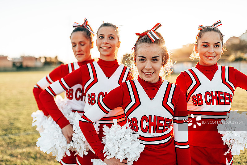 一排啦啦队员图片素材