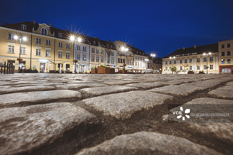 夜幕下的波兰比得哥什建筑图片素材