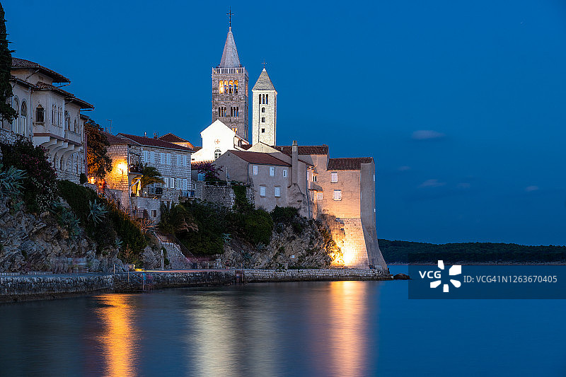 克罗地亚拉布中世纪古城黄昏图片素材