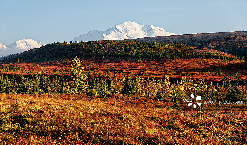 漫步阿拉斯加山脉，宛如身临天堂！图片素材