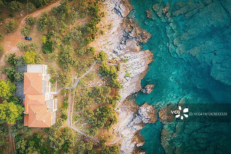 佩利翁山坡下的米洛波塔莫斯海滩图片素材