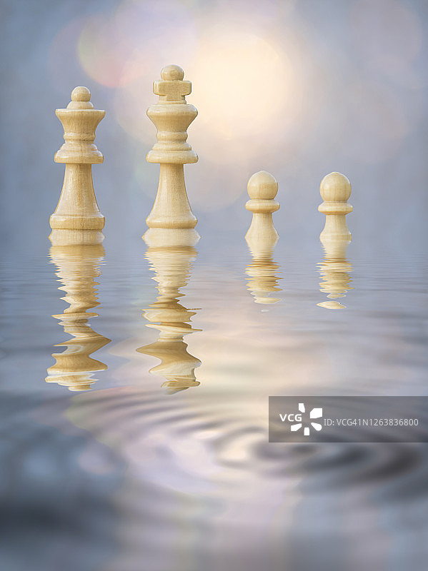 水面上的白色国际象棋棋子图片素材
