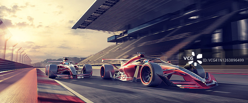 日落时分，赛道上飞驰的赛车图片素材