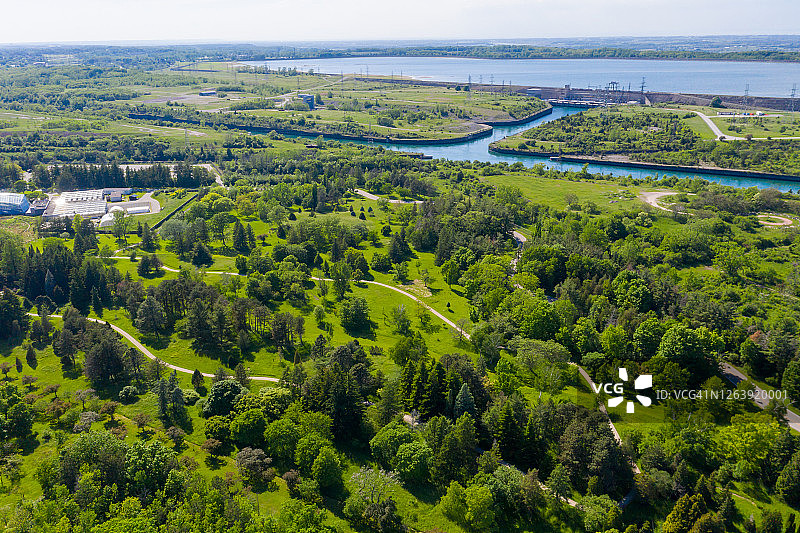 加拿大安大略省尼亚加拉瀑布区和滨湖尼亚加拉鸟瞰图图片素材