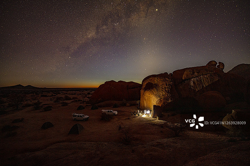 沙漠露营图片素材