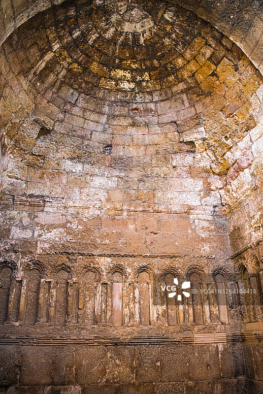 被毁圆顶的结构：约旦安曼城堡山的倭马亚宫殿建筑群图片素材