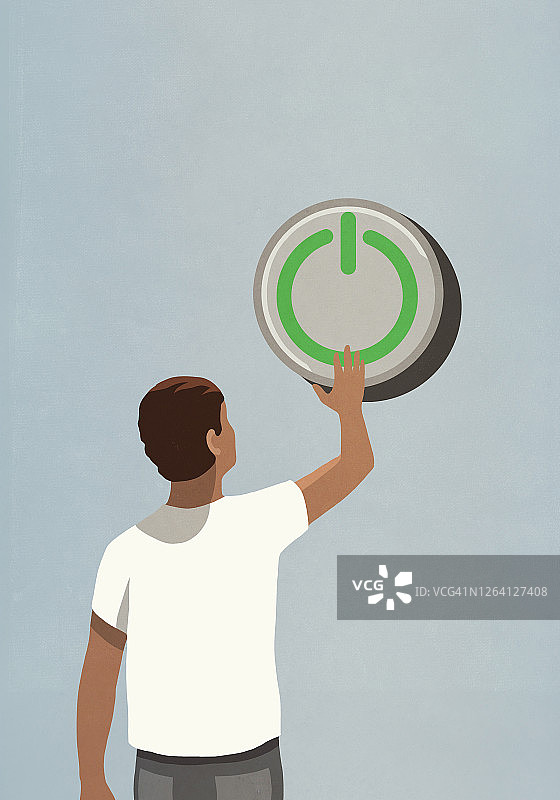 男人推动大型电源按钮图片素材