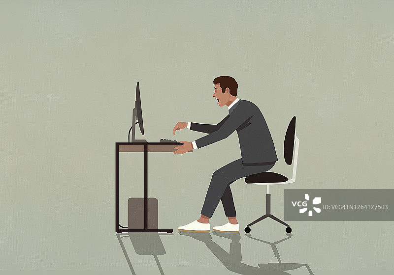 兴奋的商人正在电脑前工作图片素材