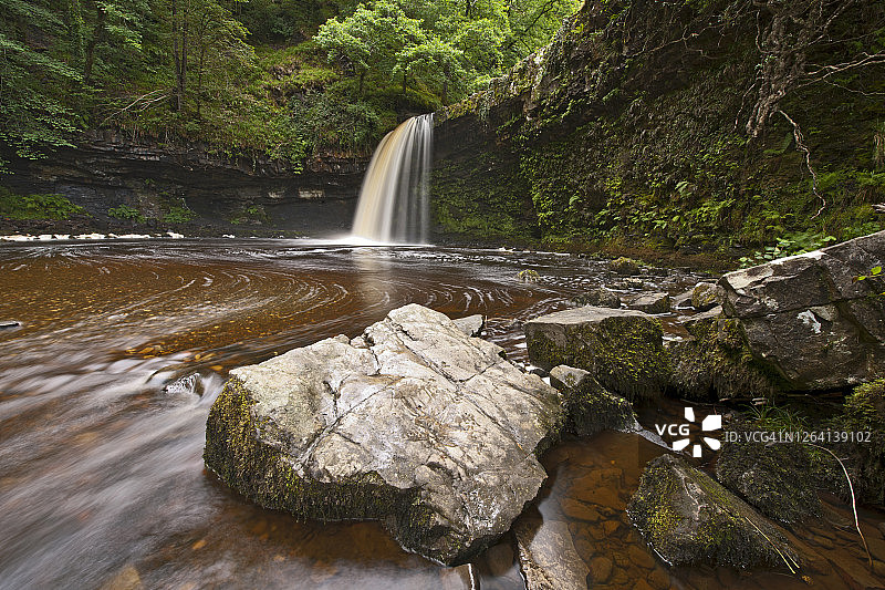 英国威尔士布雷肯比肯斯国家公园的斯古德格拉迪斯瀑布图片素材