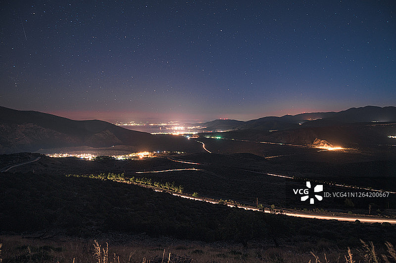 科林斯海湾旁的蜿蜒道路图片素材