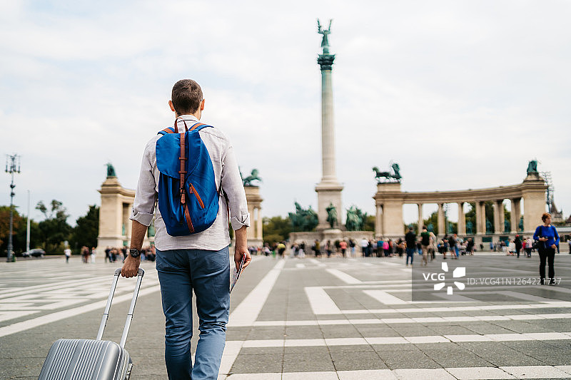 游客游览布达佩斯图片素材