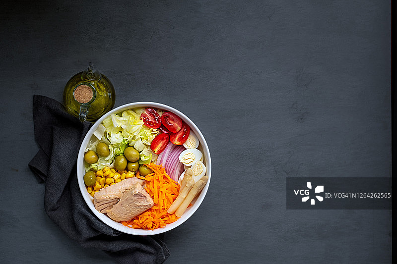 西班牙金枪鱼蔬菜沙拉图片素材