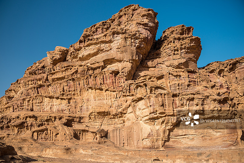 约旦瓦迪拉姆的砂岩地貌图片素材
