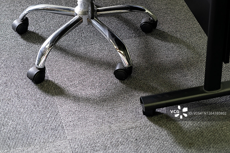 办公室桌椅的腿图片素材