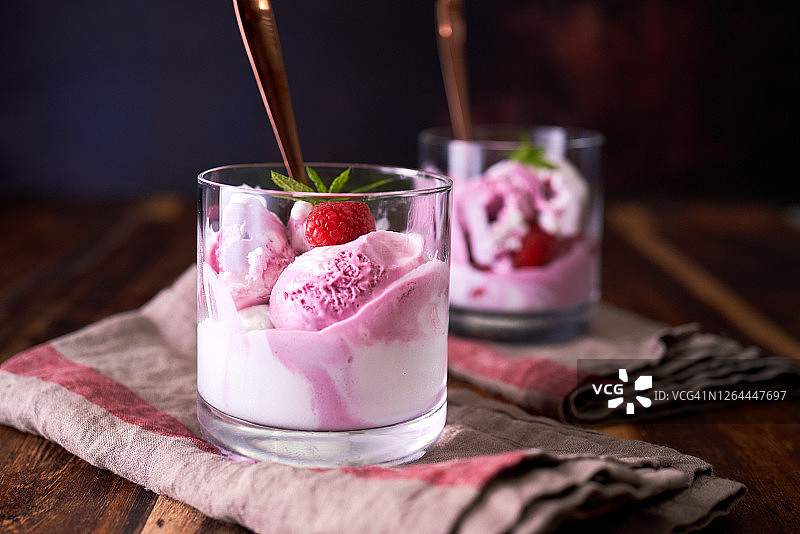 新鲜草莓冰淇淋图片素材