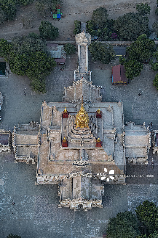 缅甸曼德勒地区蒲甘阿南达寺庙的航拍景观图片素材