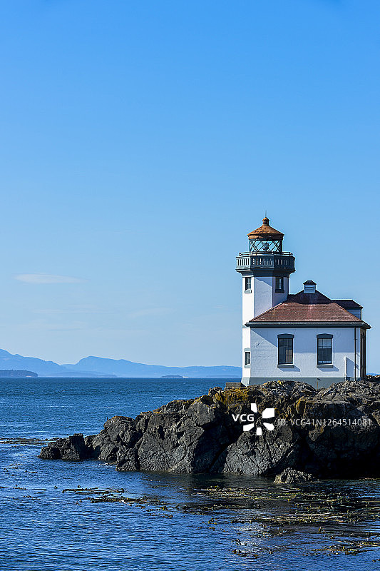 美国华盛顿州圣胡安岛石灰窑灯塔的晴朗天空图片素材