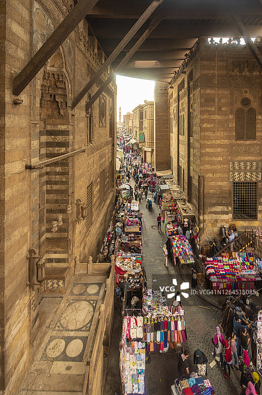 埃及开罗Al-Muizzli-DinAllahal-Fatimi街的历史市场图片素材