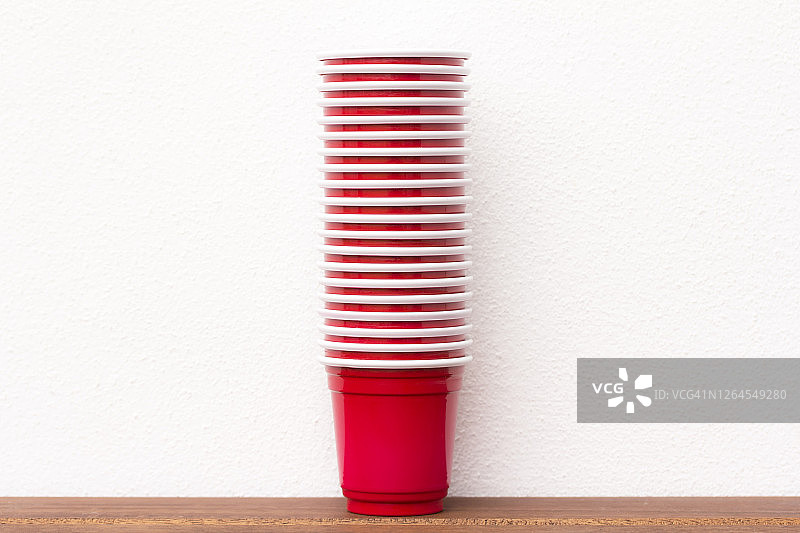堆叠的塑料杯图片素材