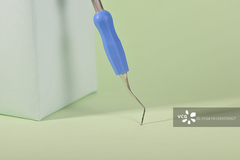 蓝色手柄的洁牙器图片素材