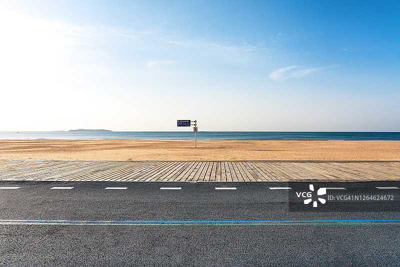 日出海边栈道图片素材